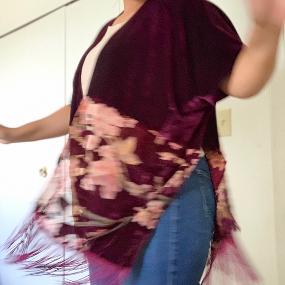 Velvet Asian-style Shawl, with fringe. - Picture 3 of 6